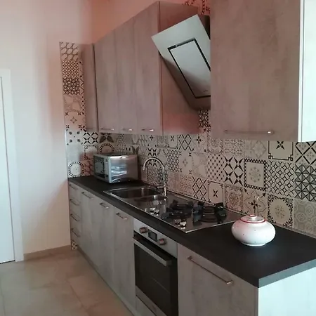 Sara's Seaview Apartamento *