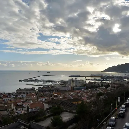 Sara's Seaview * Salerno