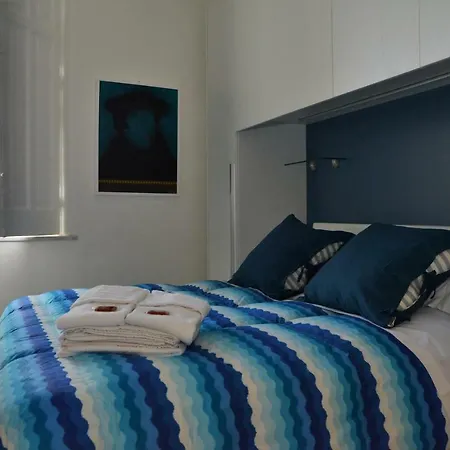 Sara's Seaview Апартаменты *